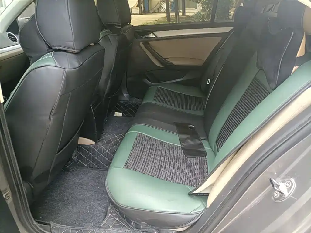 Volkswagen Jetta 2013 1.6L Manual Comfort фото 17