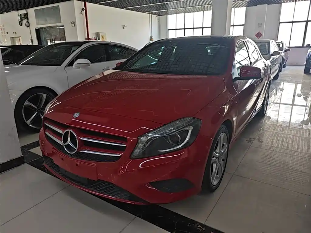 Mercedes-Benz A-Class (Import) 2015 A 180 Standard фото 2