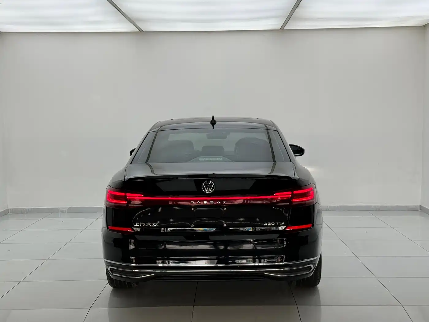 Volkswagen Passat 2023 330TSI Starlight Premium Edition фото 8