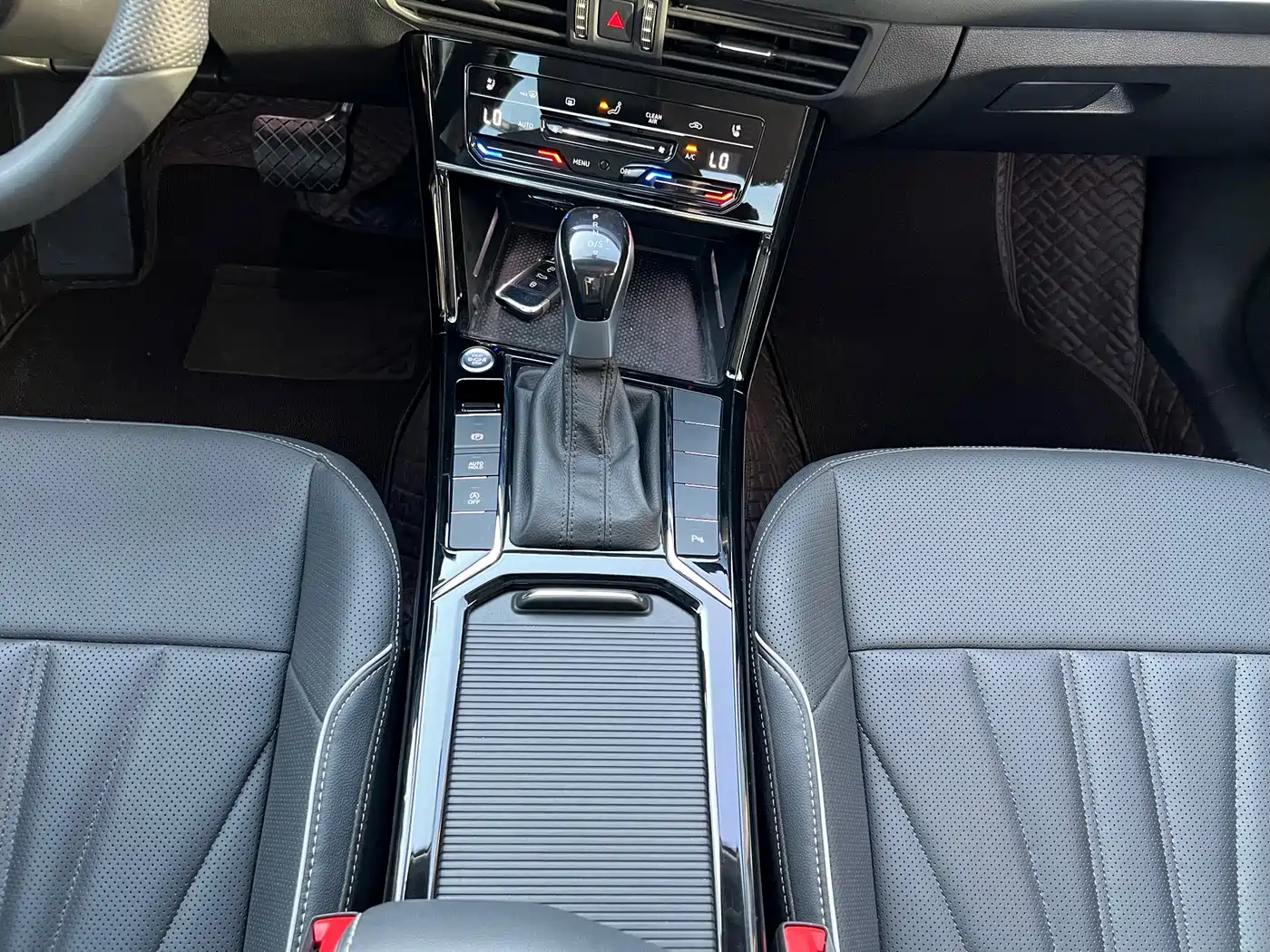 Volkswagen Passat 2024 380TSI Dragon Soaring Edition фото 19