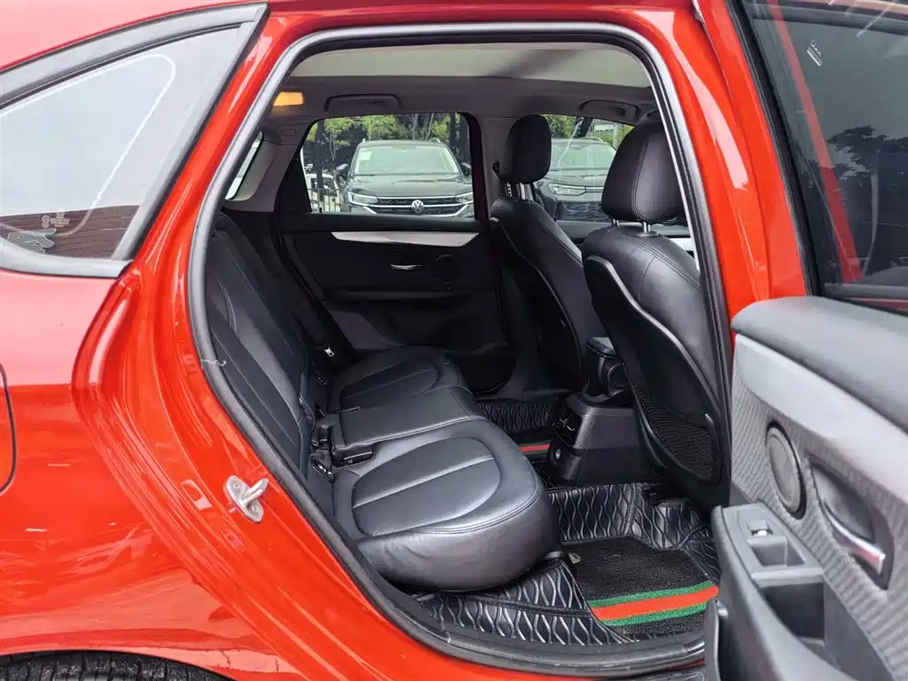 BMW 2 Series Touring 2016 218i Leading фото 12