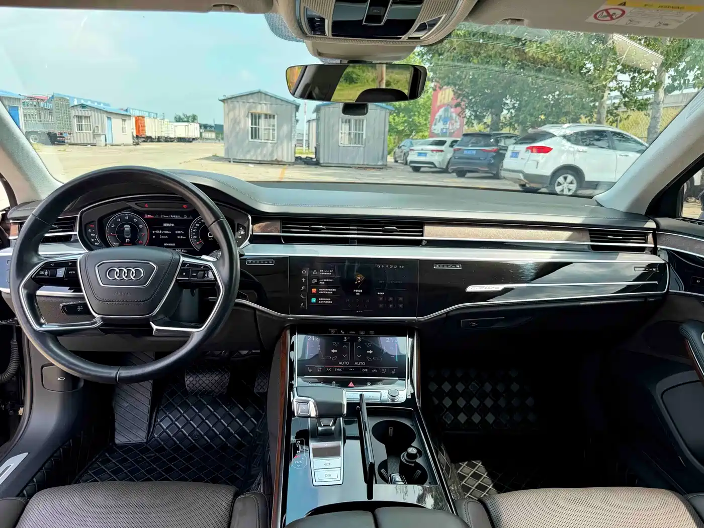 Photo 10 - Audi A8