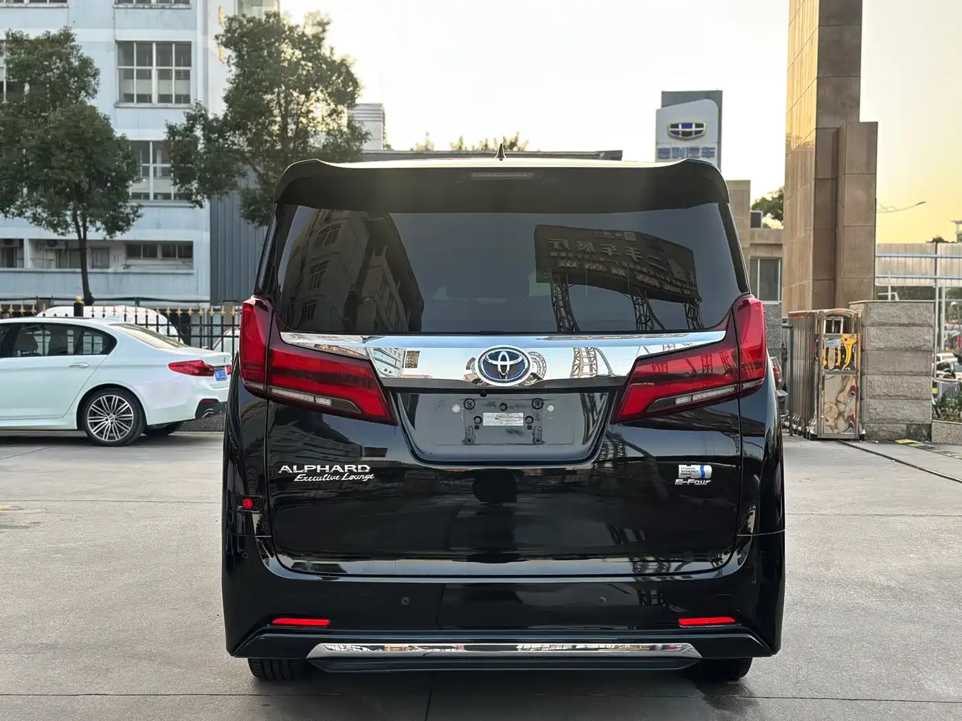 Toyota Alphard 2021 Hybrid 2.5L Ultimate фото 5