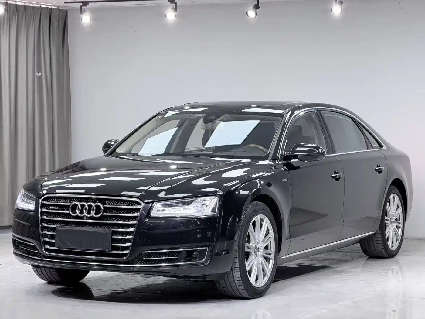 Photo 3 - Audi A8