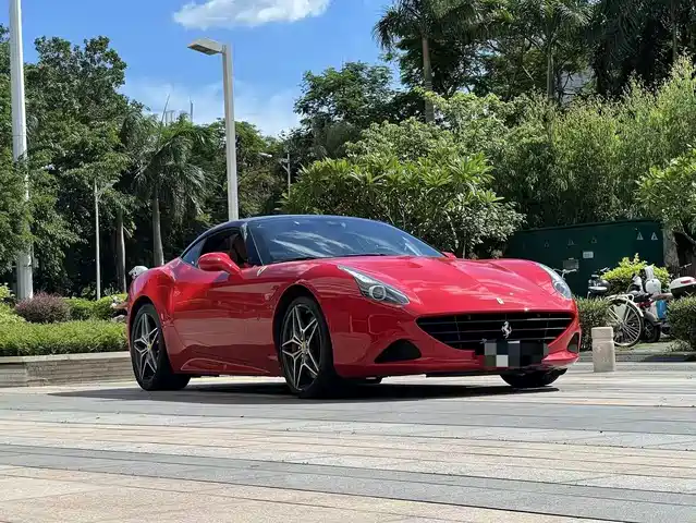 FERRARI CALIFORNIA T