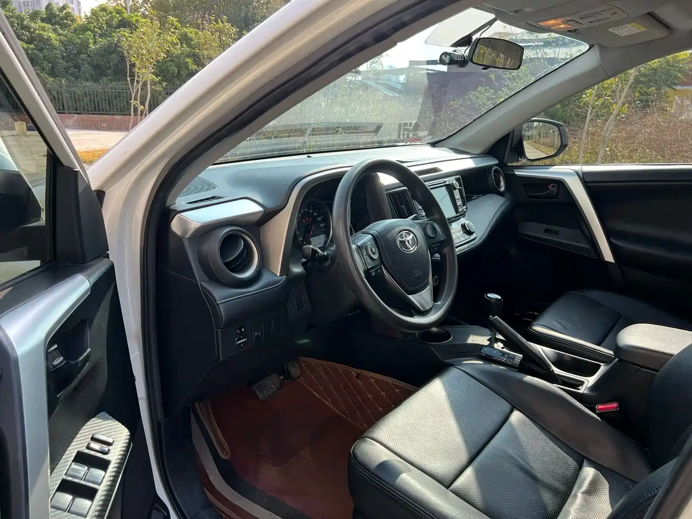 Toyota RAV4 Rongfang 2015 2.0L CVT 2WD Trend Edition фото 4