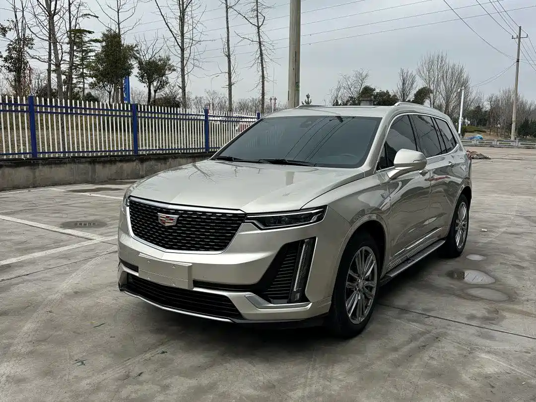 CADILLAC XT6