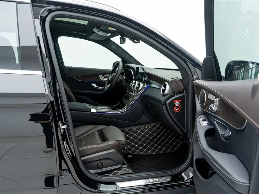 Mercedes-Benz GLC 2022 Facelift GLC 260 L 4MATIC Luxury Model фото 18