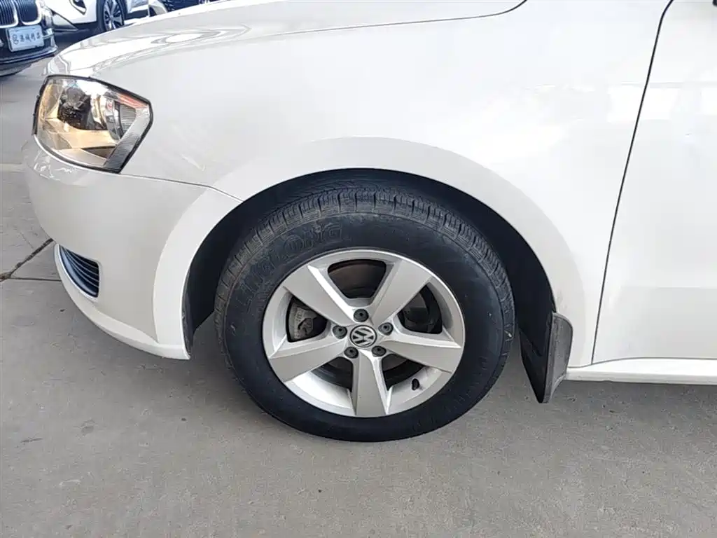 Volkswagen Lavida Tour 2013 1.6L Automatic Trend Style фото 23