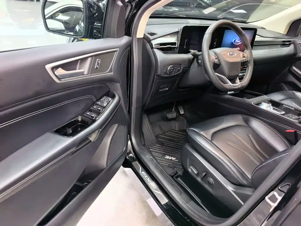 Фото 16 - Ford Edge