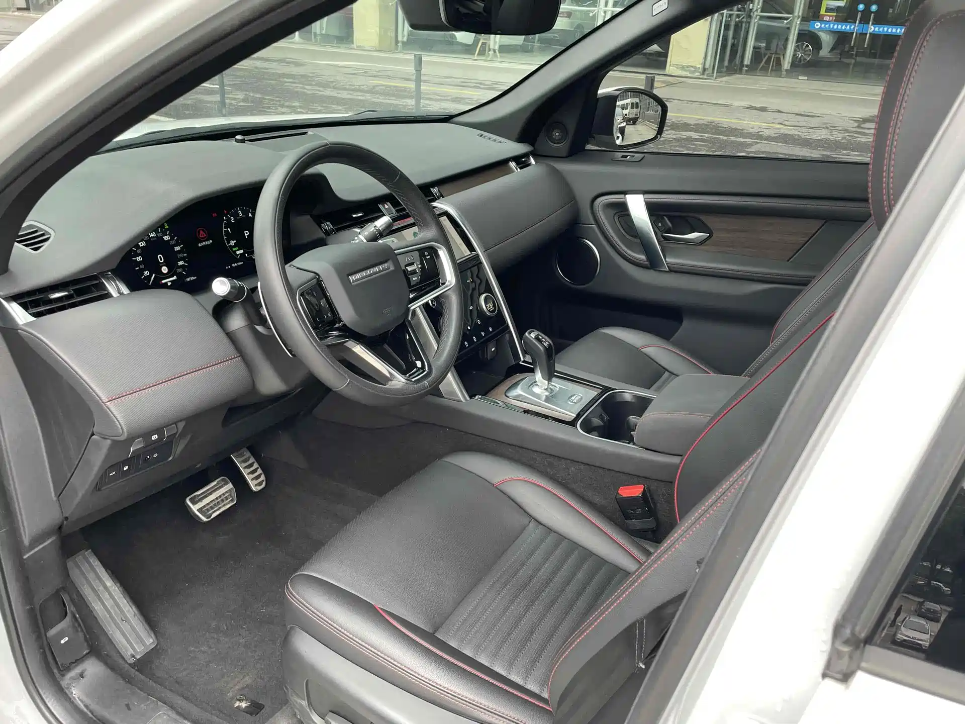 صورة 4 - Land Rover Discovery Sport PHEV