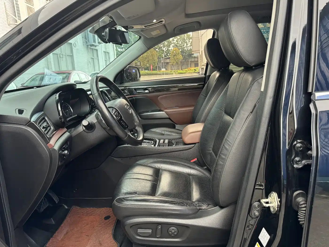 GAC Trumpchi Trumpchi GS8 2017 320T 2WD Luxury Smart Connect (7-seater) фото 5