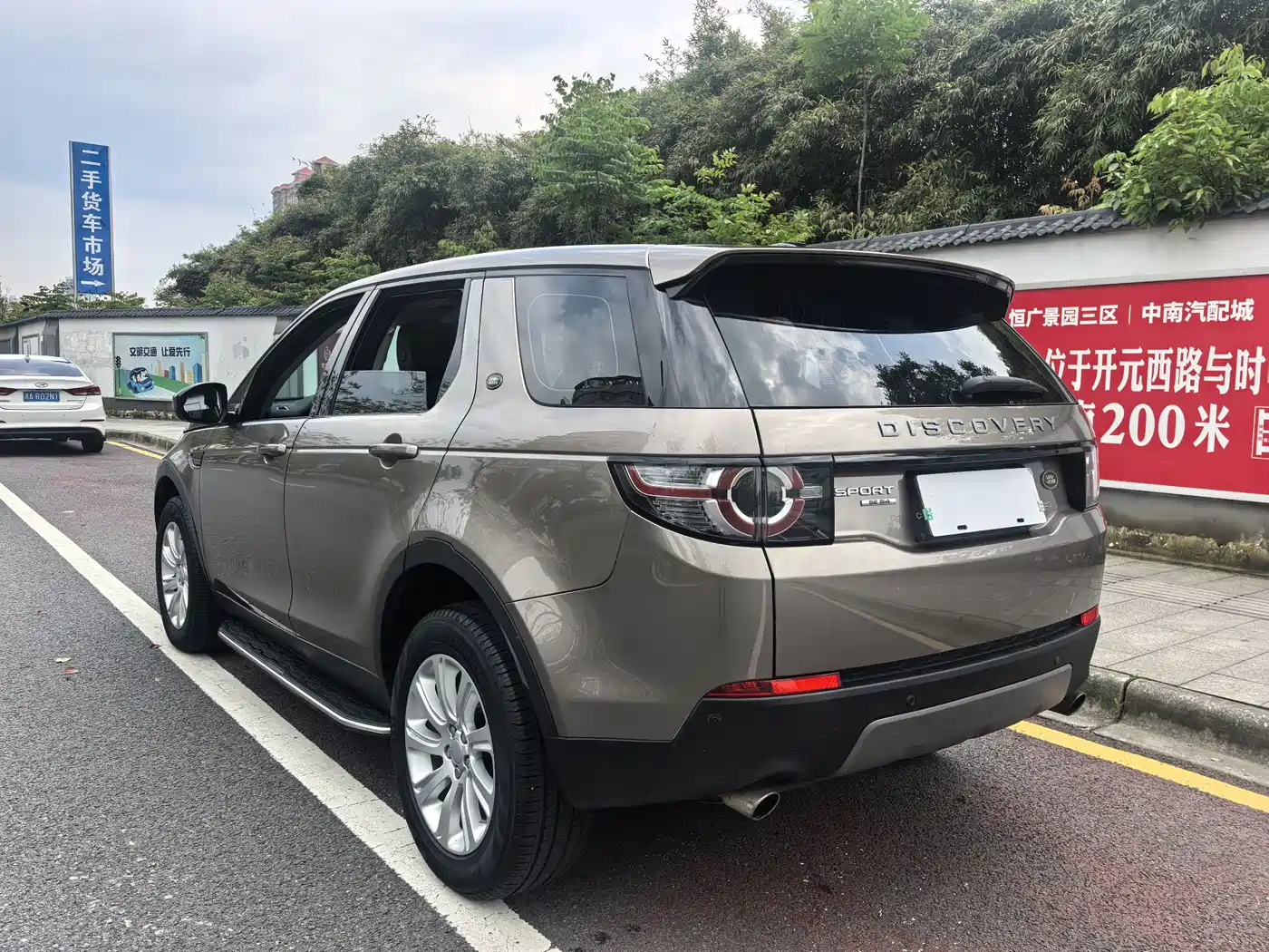 Land Rover Discovery Sport 2016 2.0T SE фото 16