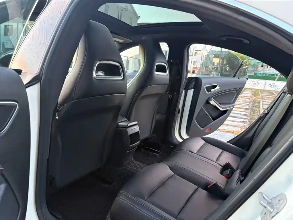 Mercedes-Benz CLA (Import) 2017 CLA 200 Dynamic фото 8