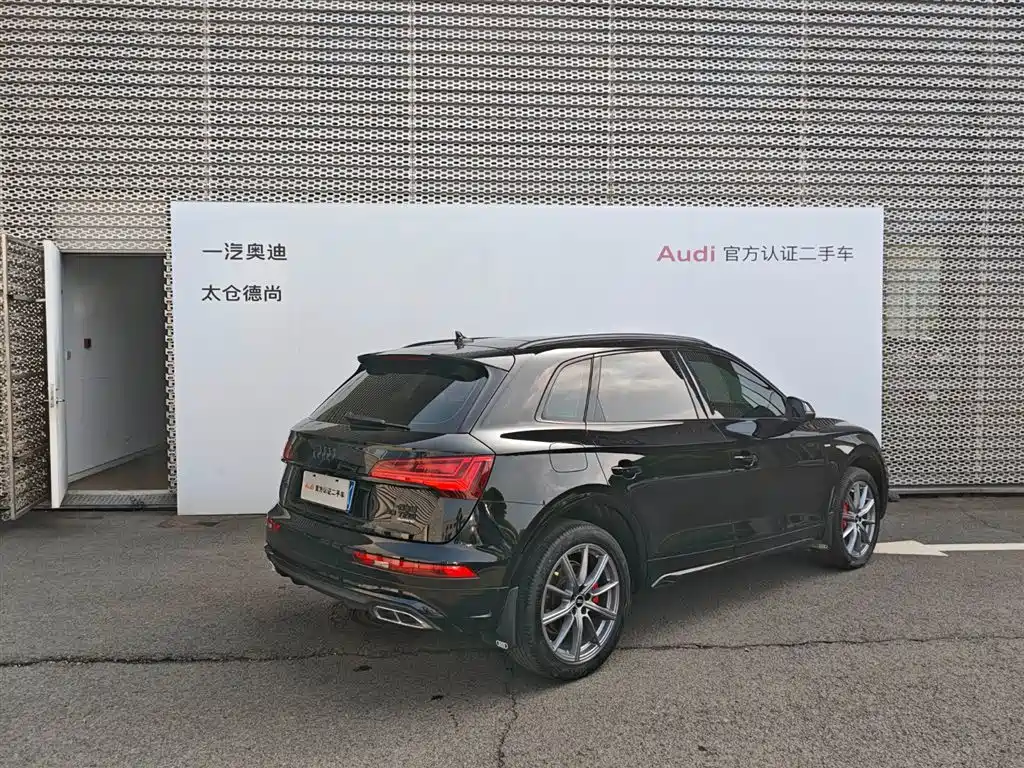 Audi Q5L 2024 Model 40 TFSI Luxury Dynamic фото 3