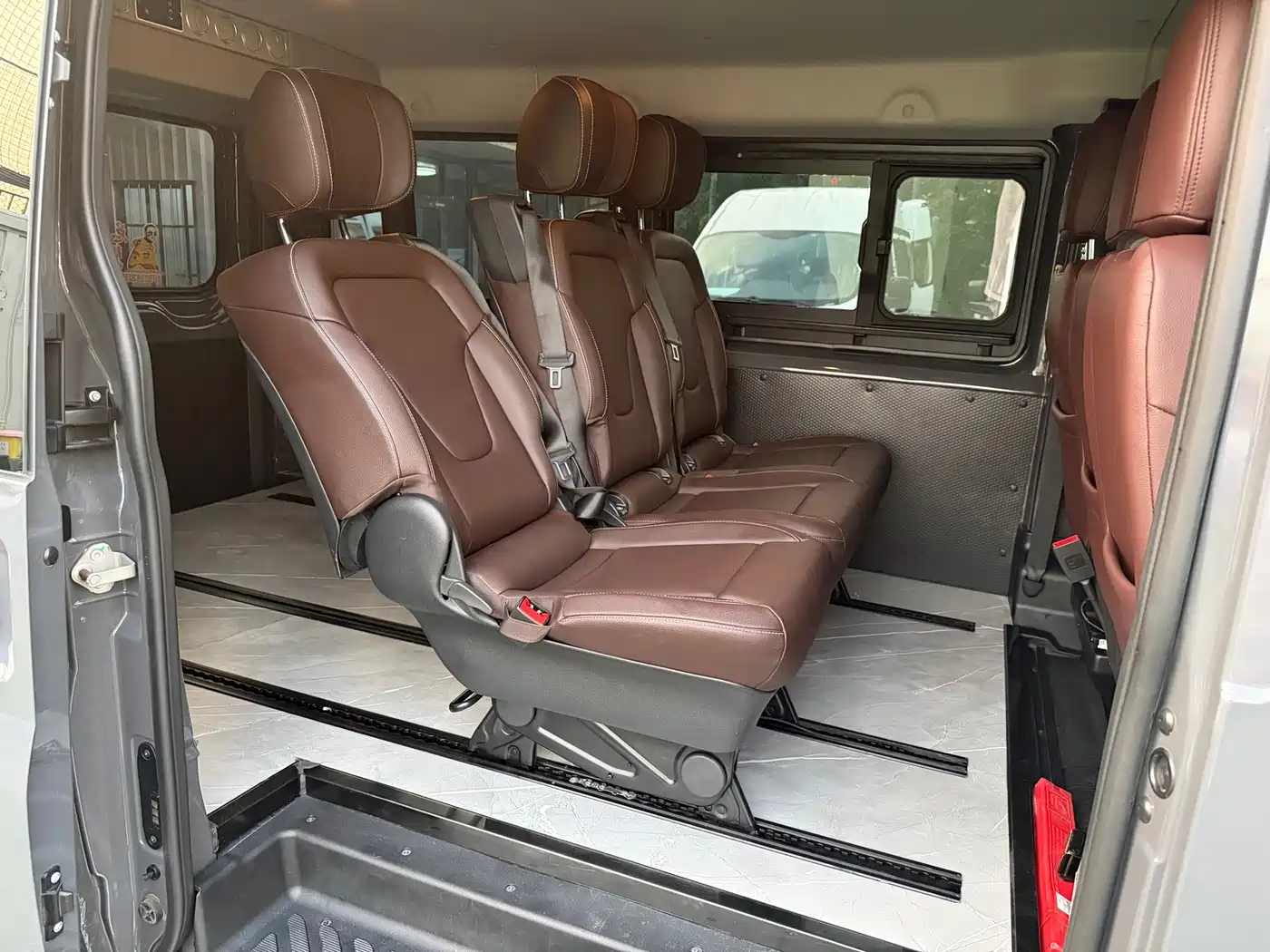 Jiangling JMC Fushun 2024 2025 Model 2.0T 8AT Diesel Short Wheelbase Low Roof Commercial MPV 5/6 Seats Dual-opening Tailgate