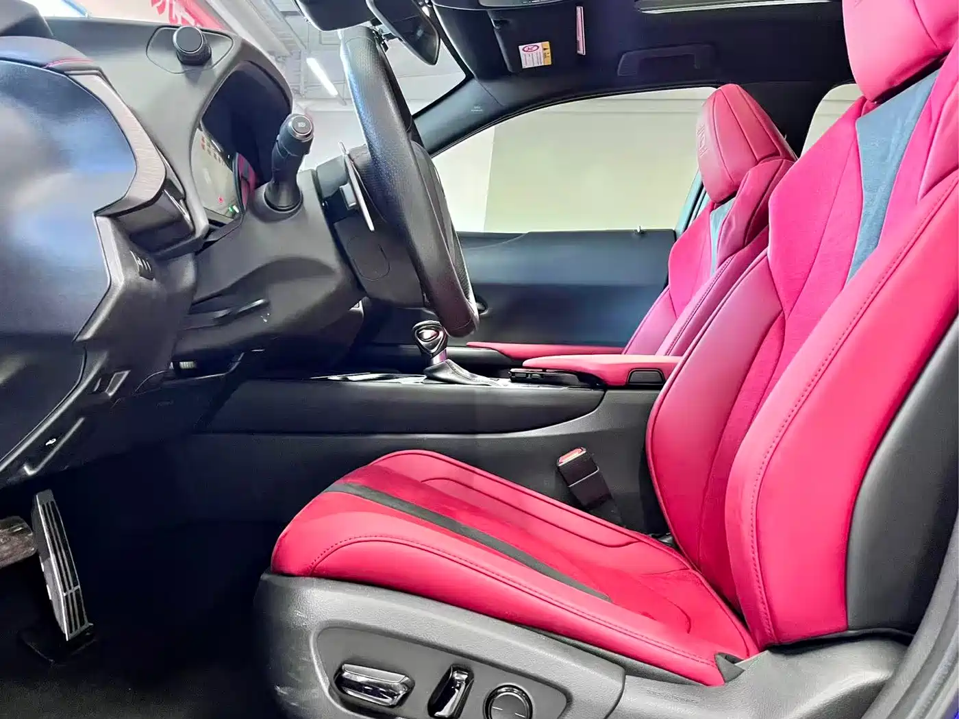 Lexus UX 2020 260h F SPORT Edition фото 4