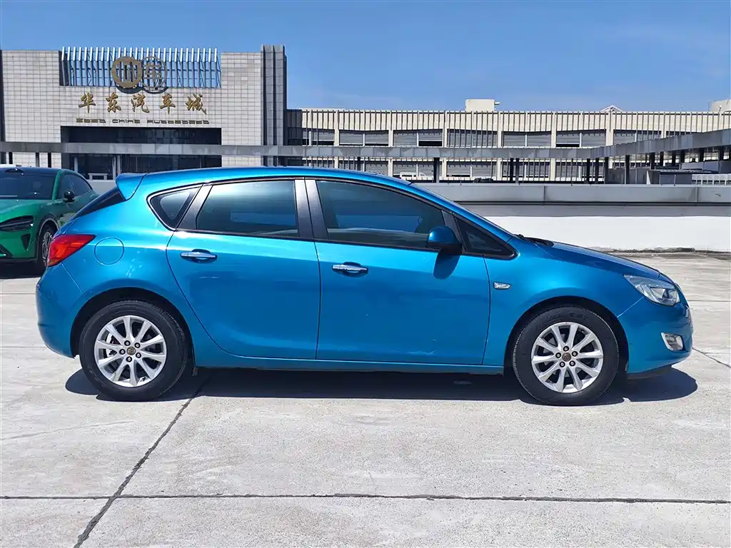 Buick Excelle 2013 Model XT 1.6L Automatic Fashion фото 5