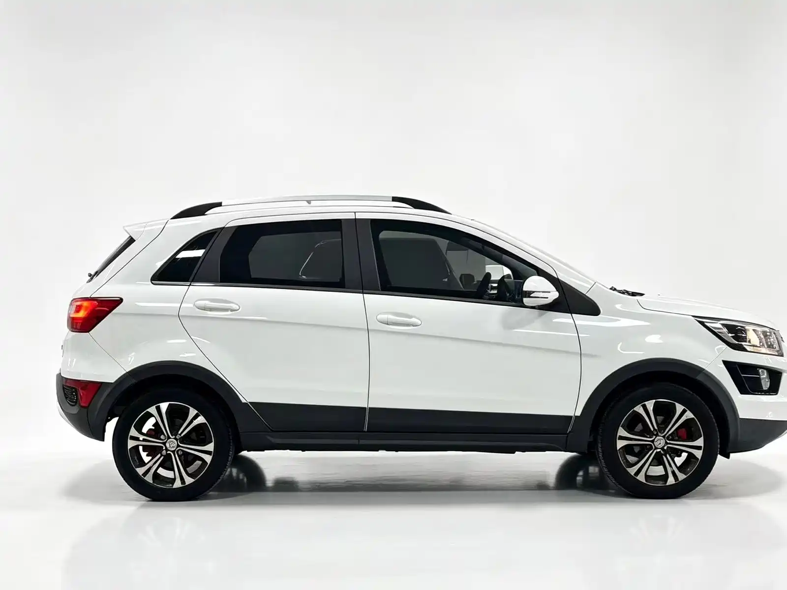 Photo 6 - BAIC New Energy EX