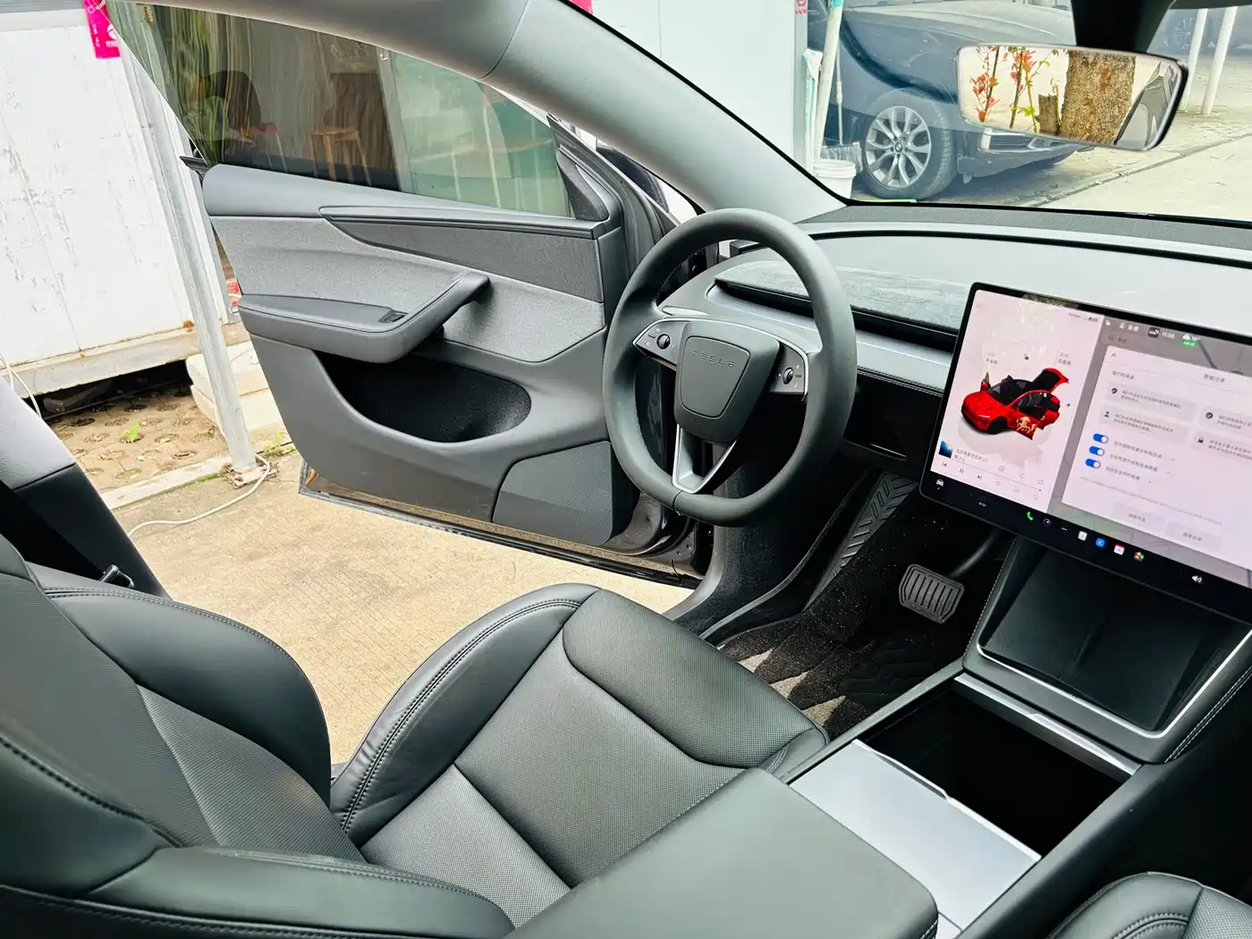 TESLA MODEL Y
