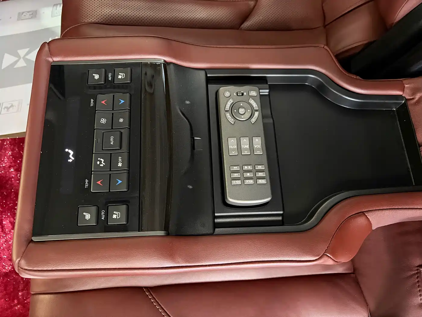 Фото 21 - Lexus LX