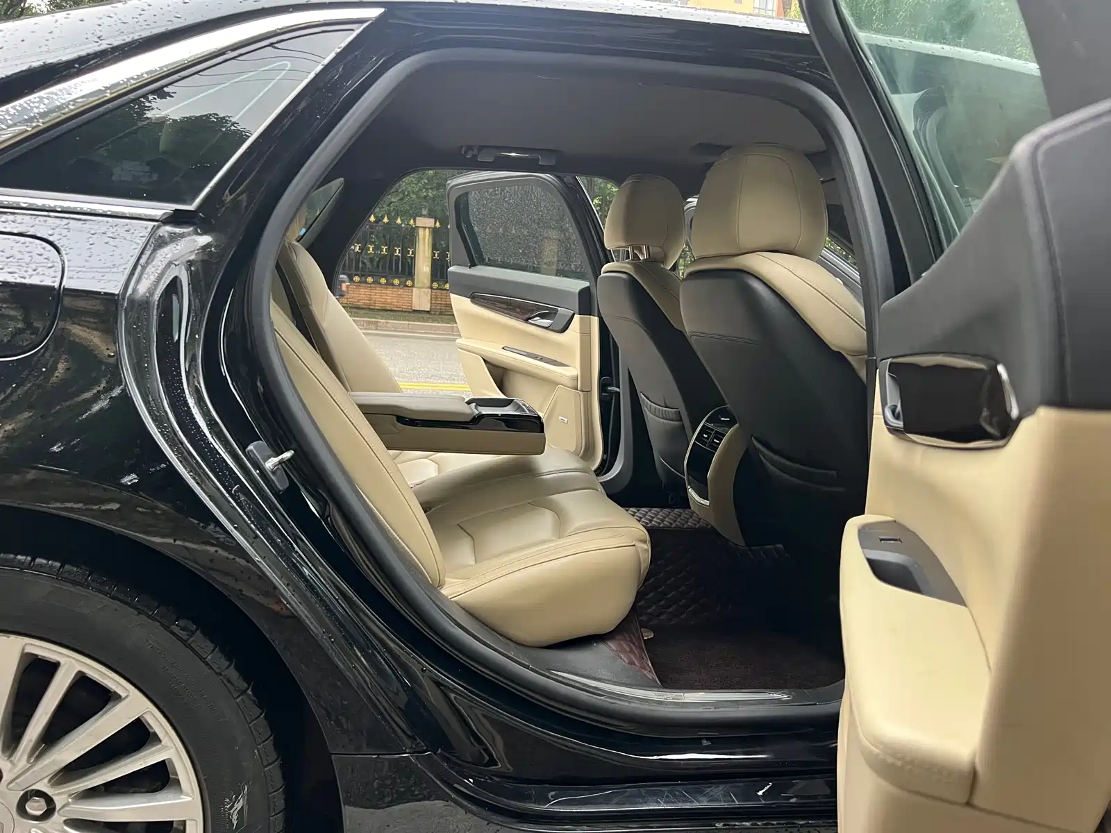 Фото 19 - Cadillac CT6