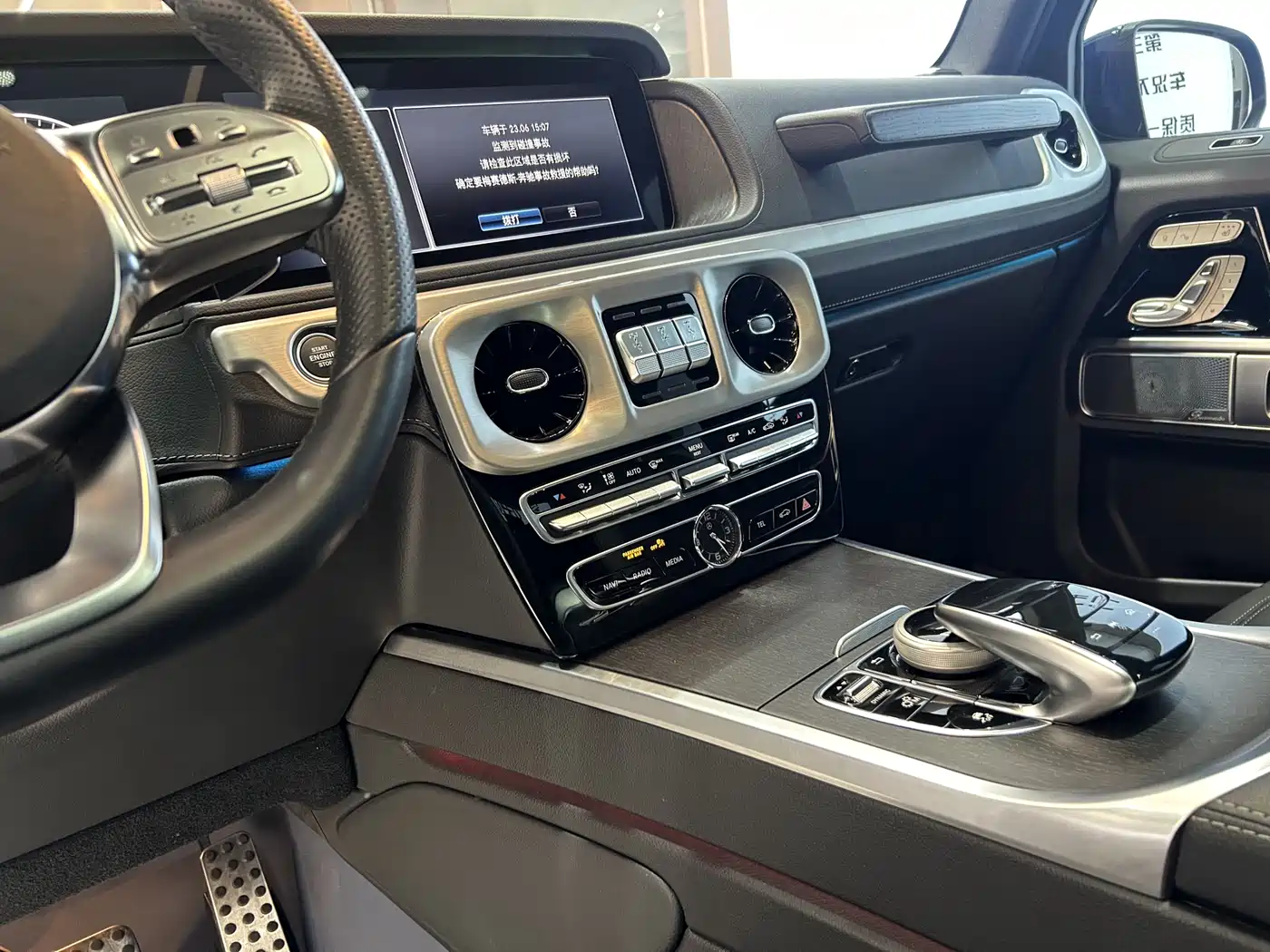 Фото 14 - Mercedes-Benz G-Class