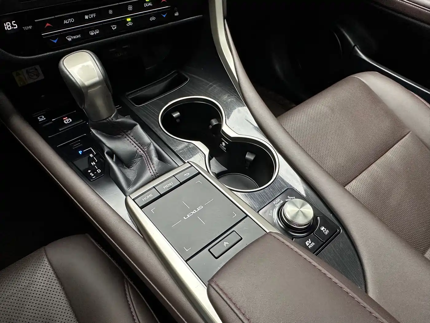 Photo 14 - Lexus RX