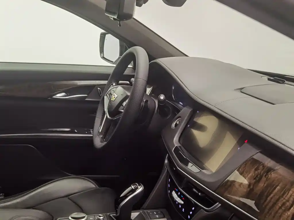 Фото 22 - Cadillac CT6