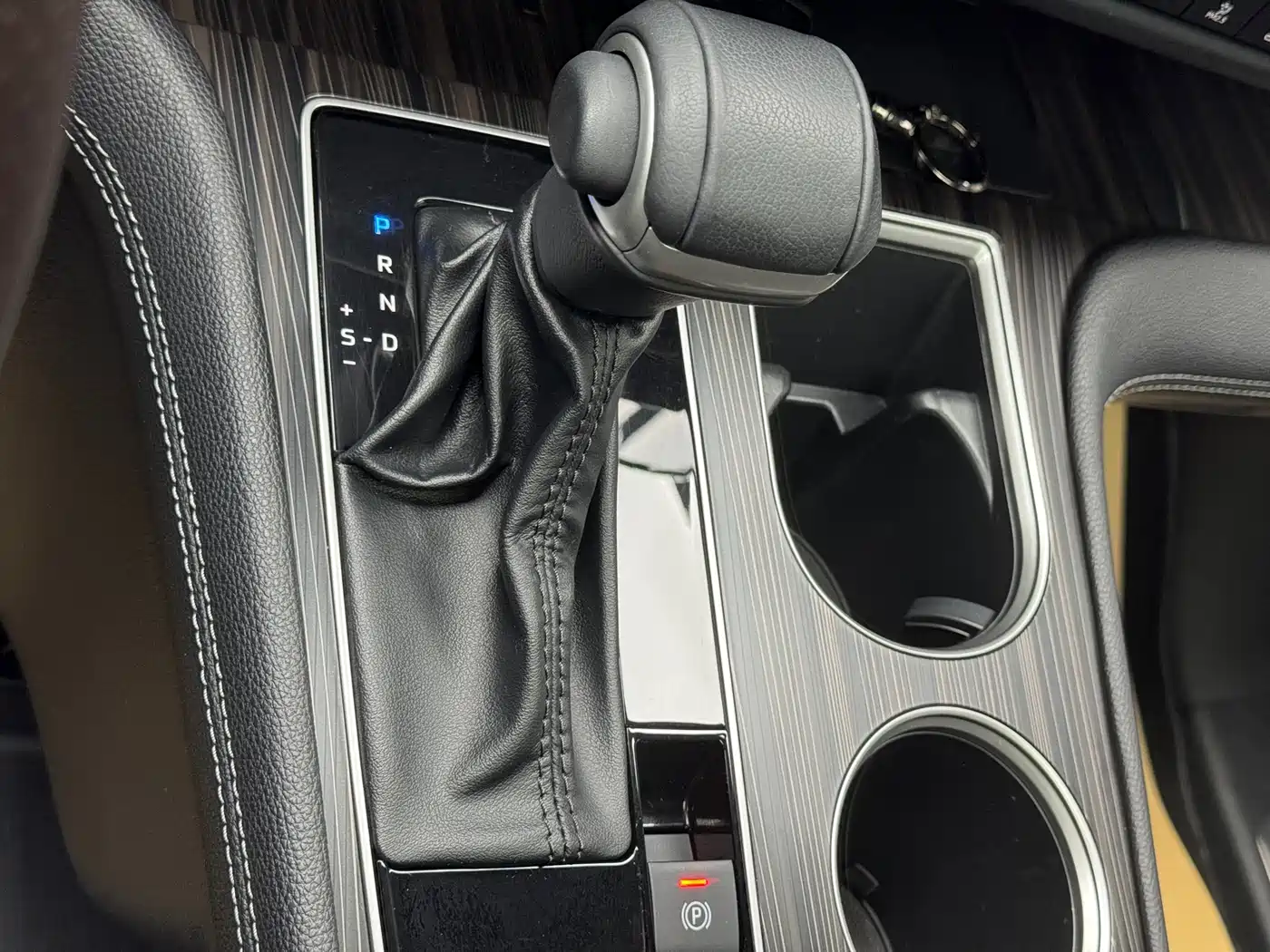 Toyota Sienna 2023 2.5L Hybrid Platinum Edition фото 16