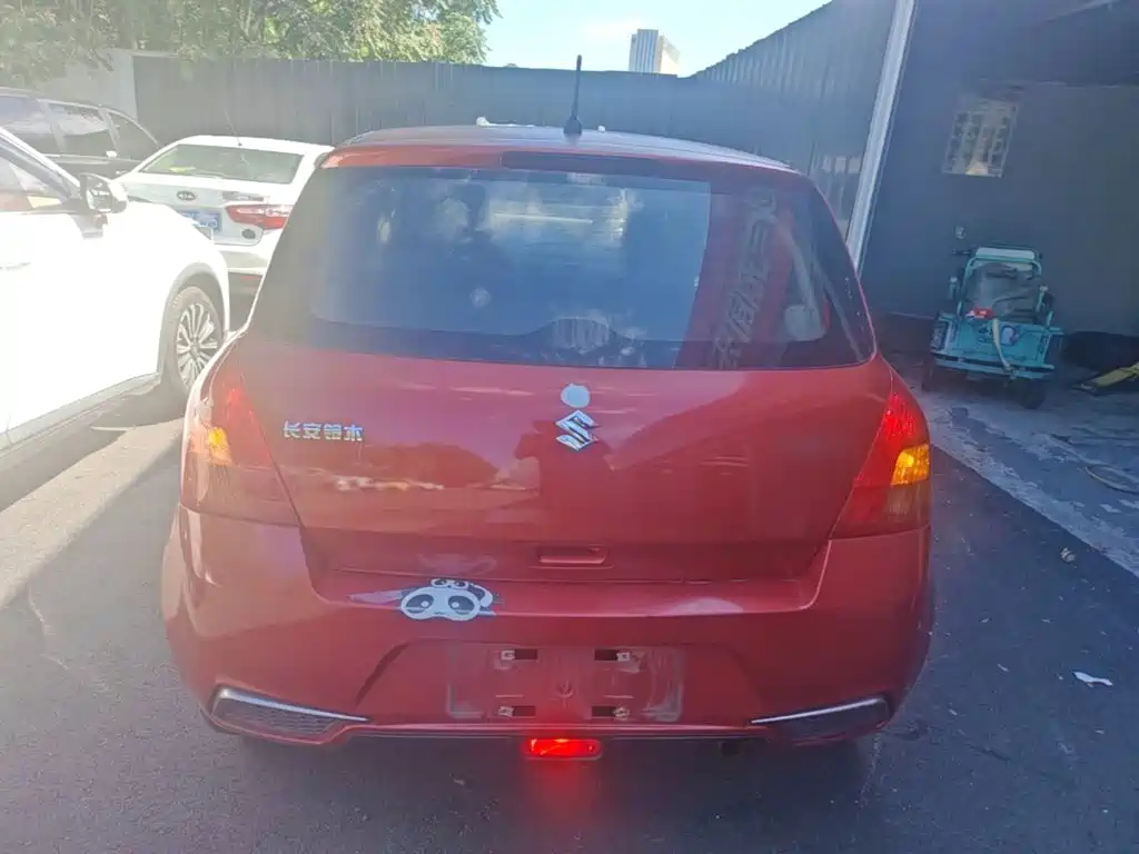 Фото 6 - Suzuki Swift