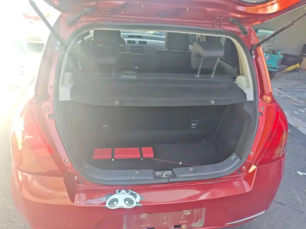 Фото 19 - Suzuki Swift