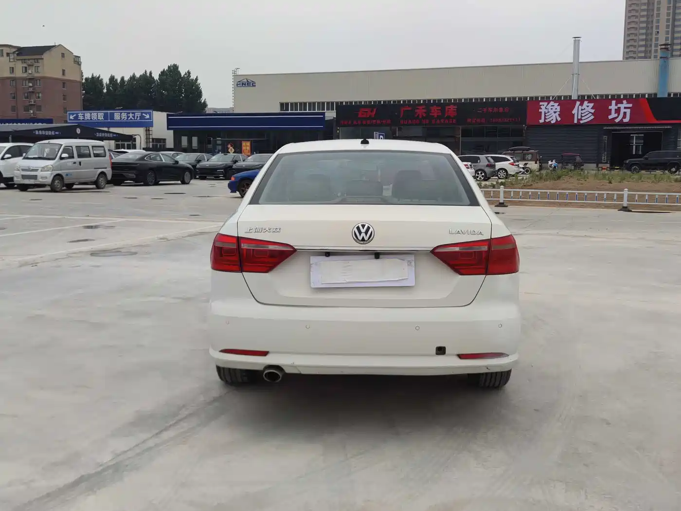 Volkswagen Lavida 2013 Facelift Classic 1.6L Manual Comfort фото 15