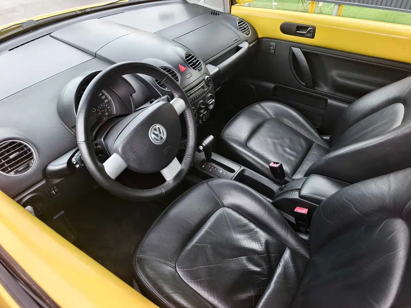 Volkswagen Beetle 2008 1.8T AT Luxury фото 15