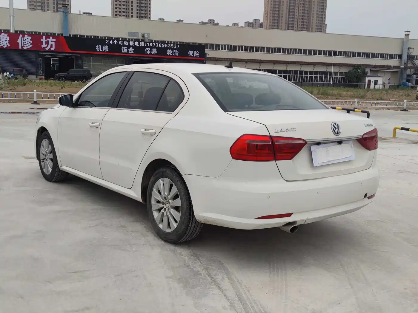 Volkswagen Lavida 2013 Facelift Classic 1.6L Manual Comfort фото 14