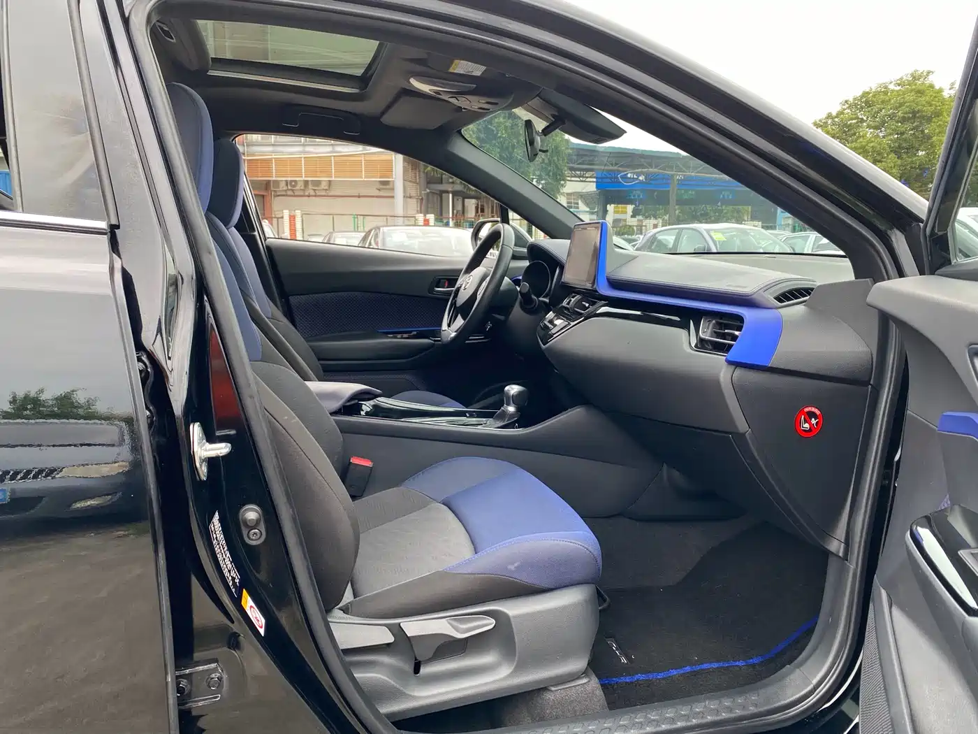 Toyota C-HR 2018 Model 2.0L Luxury Sunroof Version China V фото 18