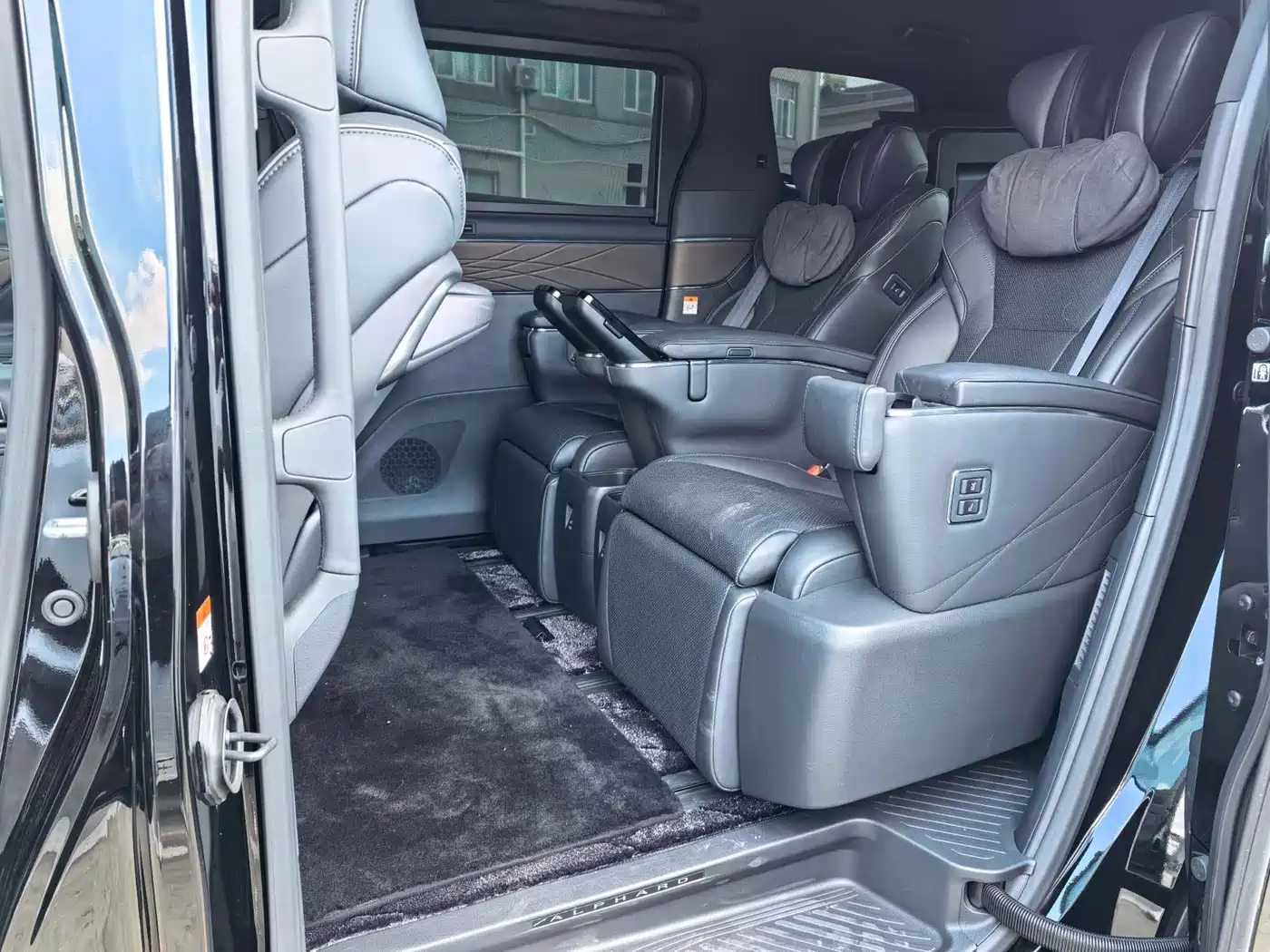 Toyota Alphard 2025 2025 Hybrid 2.5L Ultimate Gold Edition
