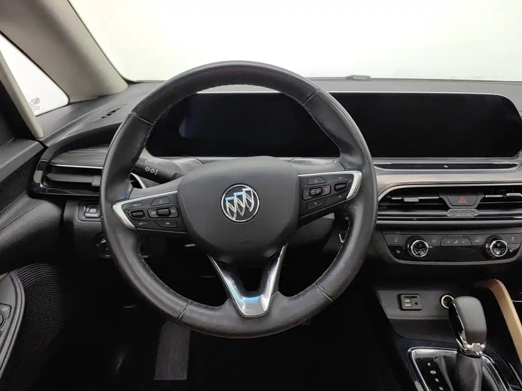 Photo 11 - Buick GL6
