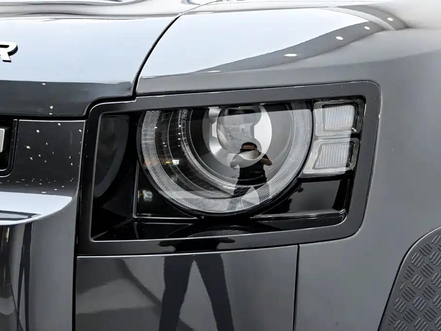 Фото 9 - Land Rover Defender