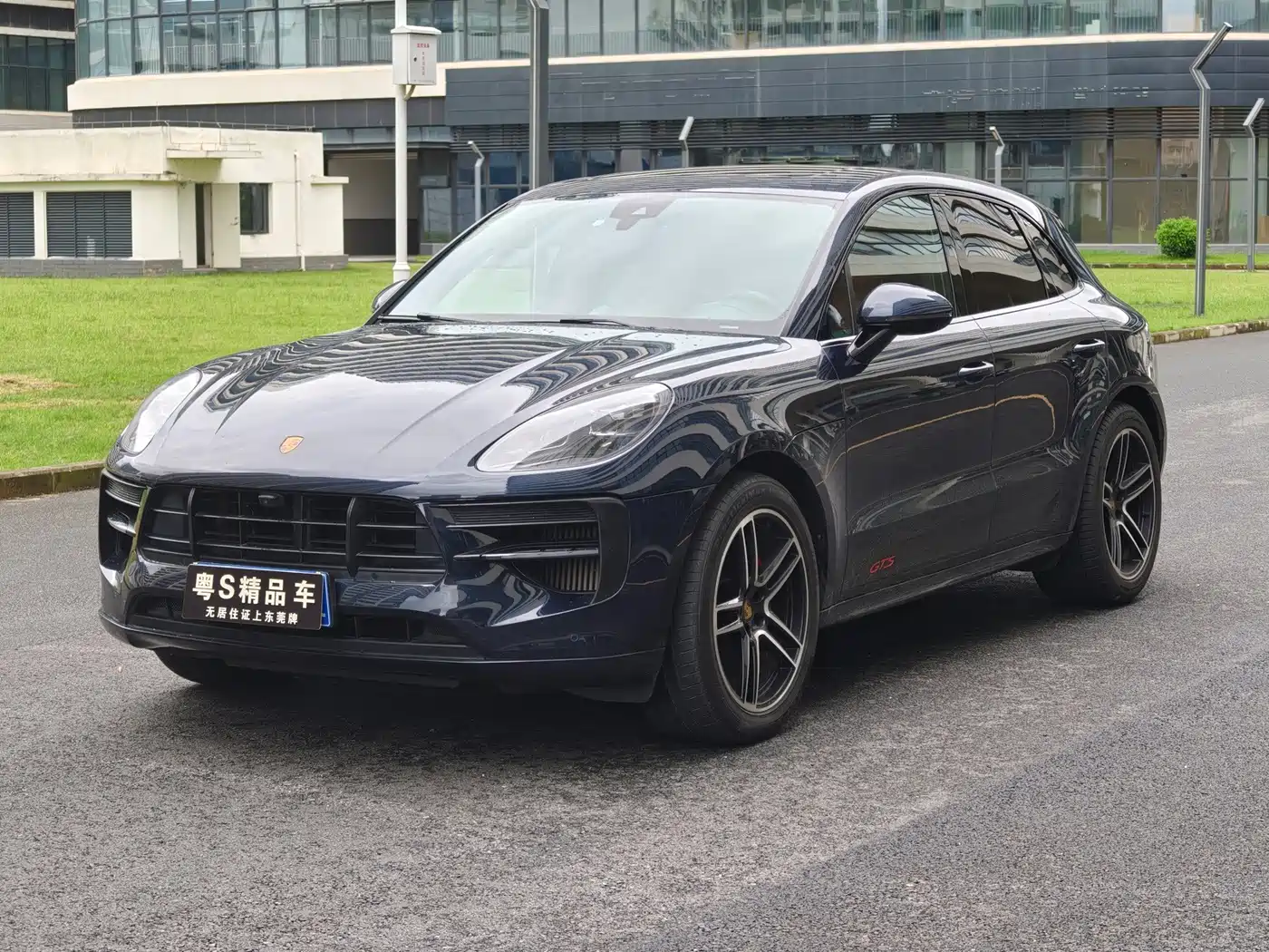 صورة 1 - Porsche Macan