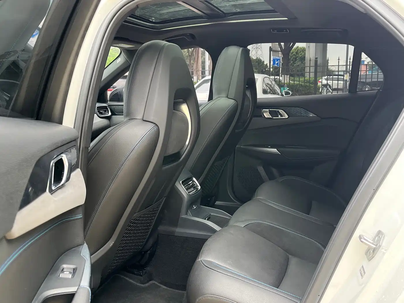 Lynk & Co 03 New Energy 2021 1.5T PHEV Pro фото 10