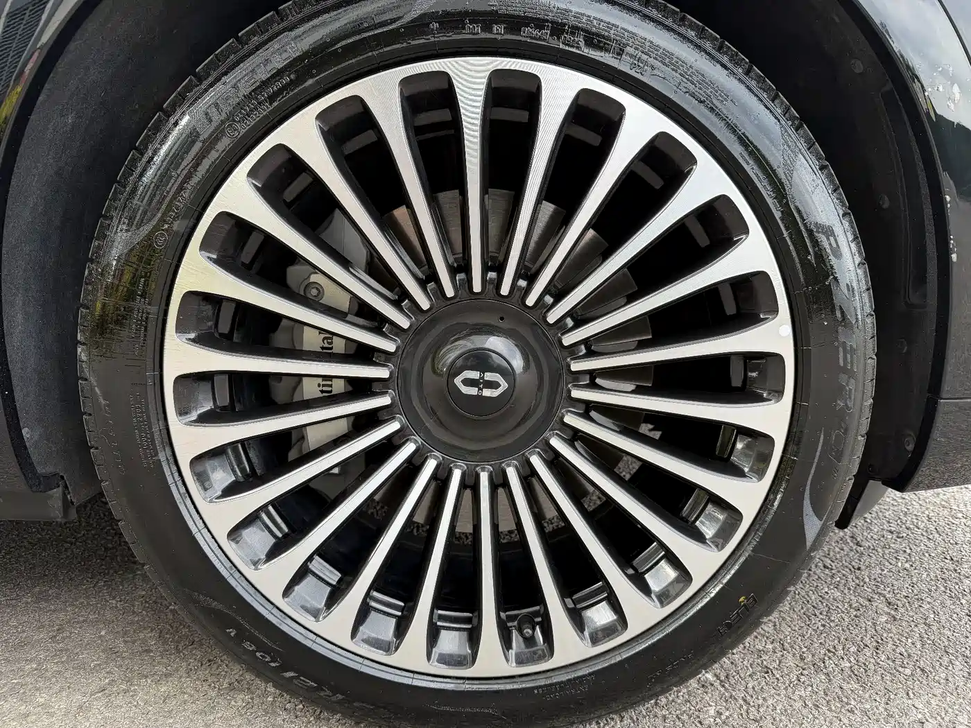 AITO Wenjie AITO M9 2024 Range Extender Max Edition 42kWh 6-seater фото 39