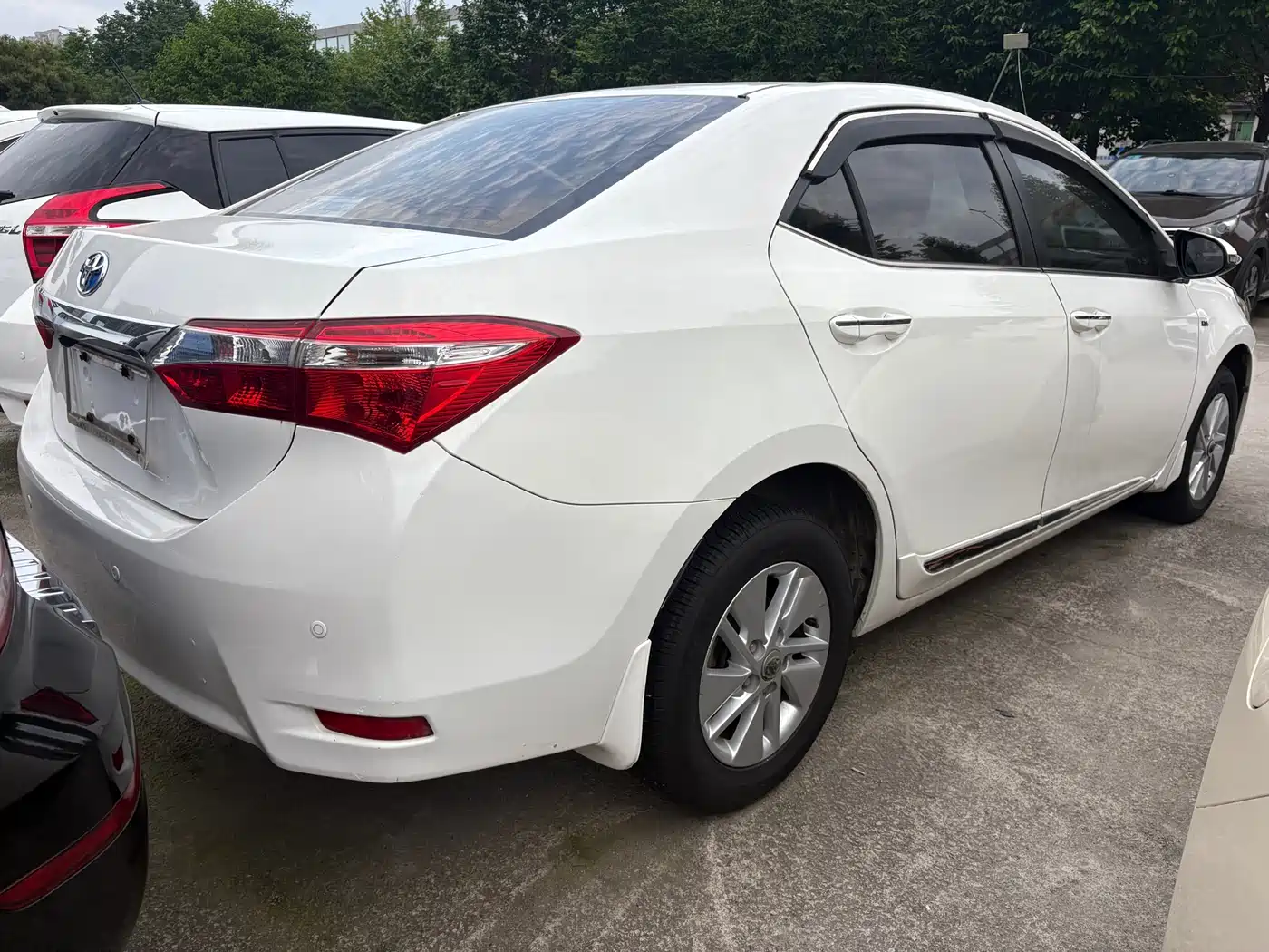 Toyota Corolla 2014 1.6L Manual GL-i фото 8