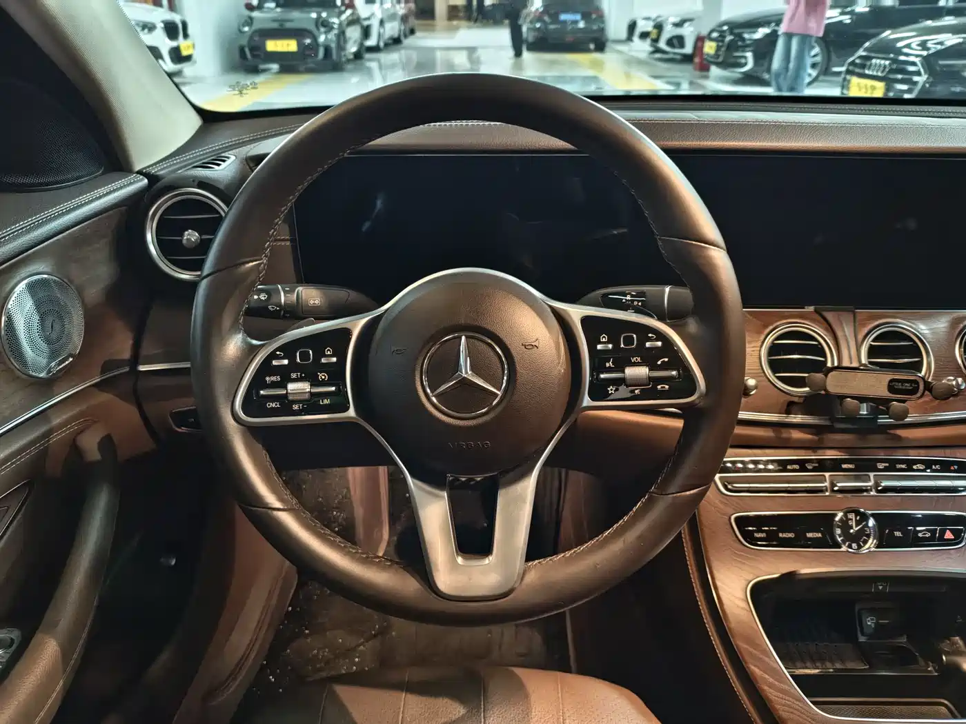 Mercedes-Benz E-Class 2020 E 300 L Luxury Model фото 7