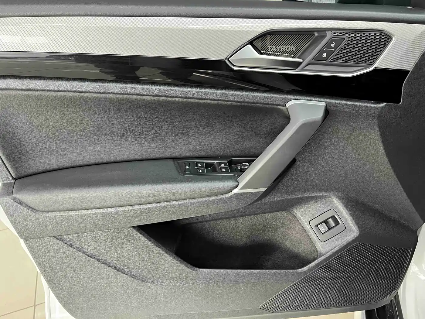 Volkswagen Tayron 2022 280TSI 2WD Luxury Smart Connect Edition фото 8