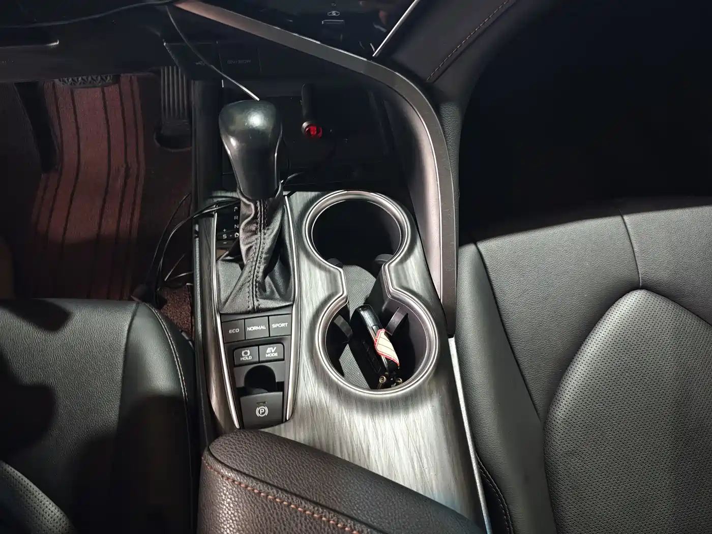 Toyota Camry 2021 Hybrid 2.5HG Luxury Edition фото 8