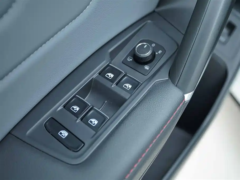 Volkswagen Tiguan L 2023 Facelift 380TSI Automatic 4WD R-Line Flagship Edition 7-Seater фото 11