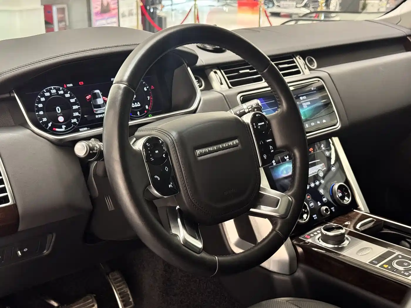 Land Rover Range Rover 2021 3.0 L6 Heritage Extended Classic Edition фото 8