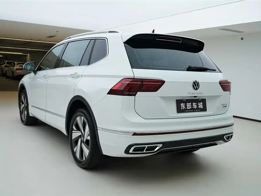 Volkswagen Tiguan L 2023 Facelift 380TSI Automatic 4WD R-Line Flagship Edition 7-Seater фото 4