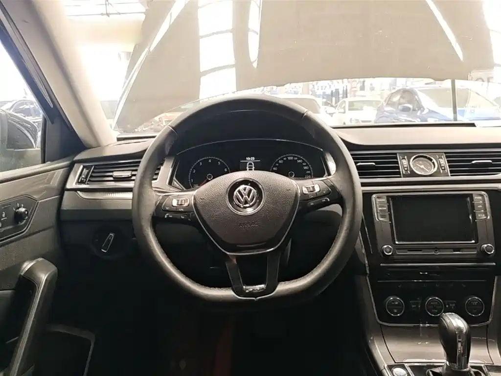 Volkswagen Passat 2017 330TSI DSG Prestige фото 11